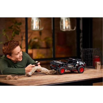 LEGO Klocki Technic 42160 Audi RS Q e-tron